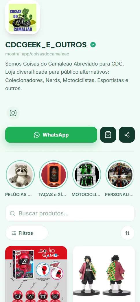 Catálogo da loja Coisas do Camaleão, que vende colecionáveis e produtos alternativos, aberto no celular